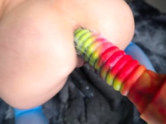 Bubble butt amateur goes solo with a toy in the powder room