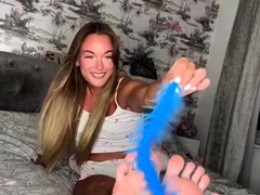 Two incredible Latin babes in foot fetish action